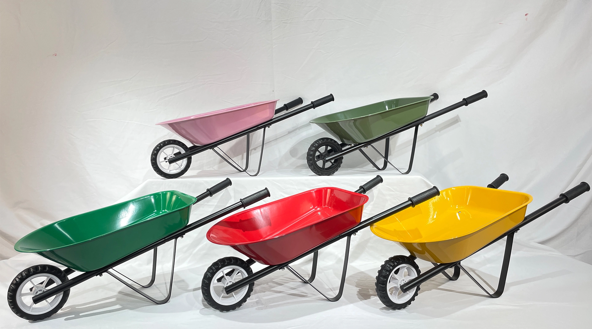 What Are The Benefits of Wagons & Wheelbarrows?